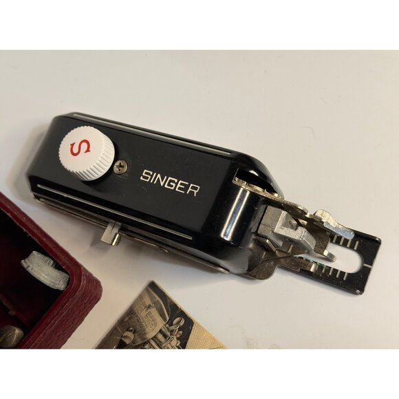 VTG NOS Singer Buttonholer Attachment w/ Templates Case & Manual Sewing Kit - Picture 5 of 6